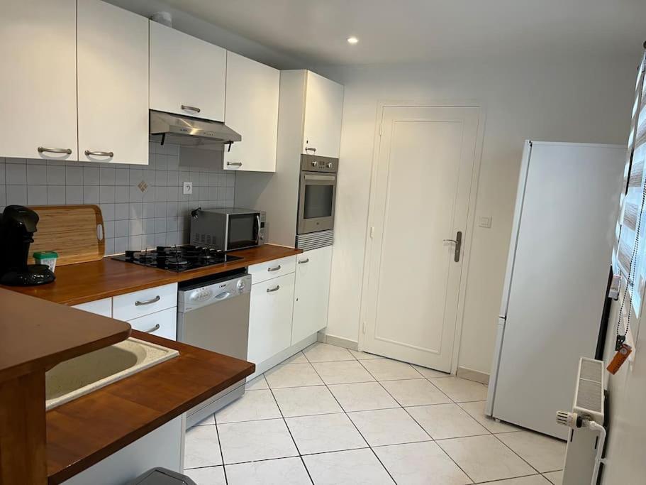 Petite Maison De Ville Au Calme 布里·孔德·罗伯特 外观 照片